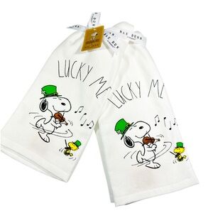 NEW Rae Dunn/Peanuts Snoopy LUCKY ME St Patrick’s Day Kitchen Towels Set/2